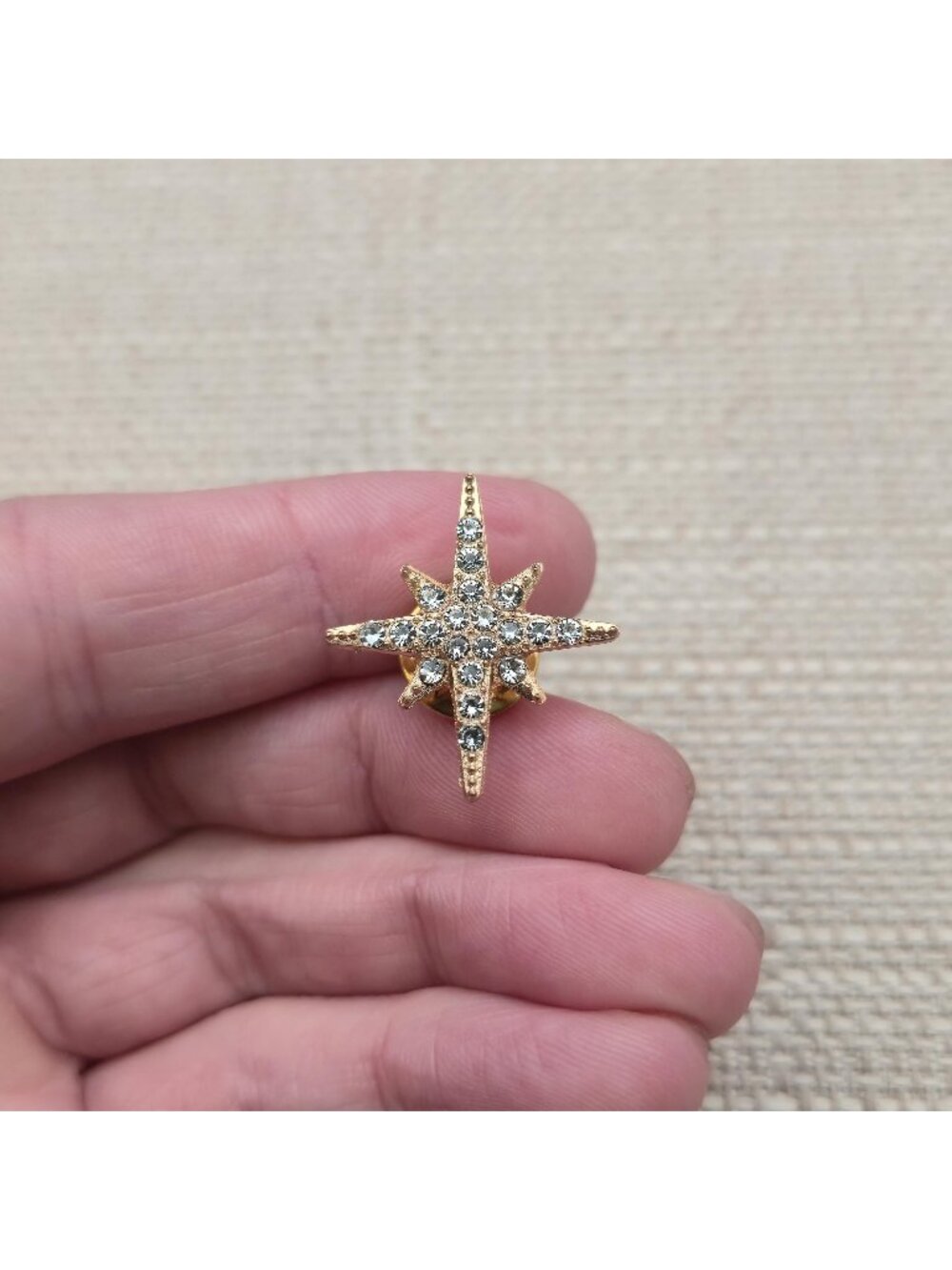 Gold Starburst North Star Lapel Pin Rhinestone Celestial Badge A8849